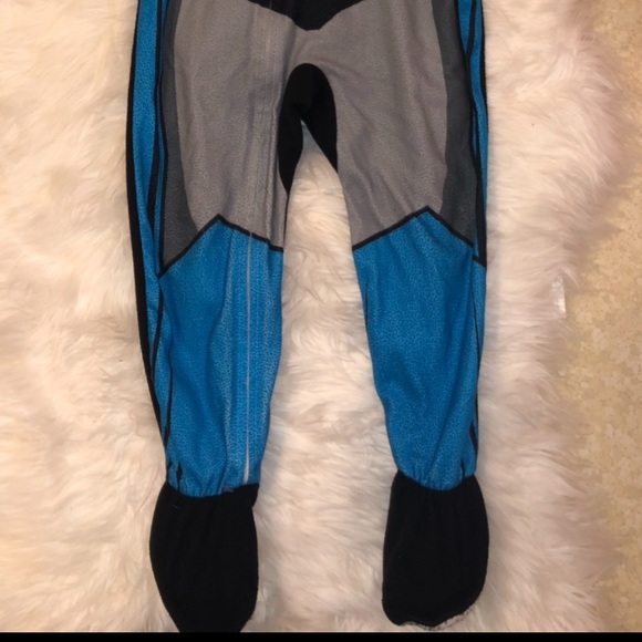 Batman pjs - Picture 2 of 4